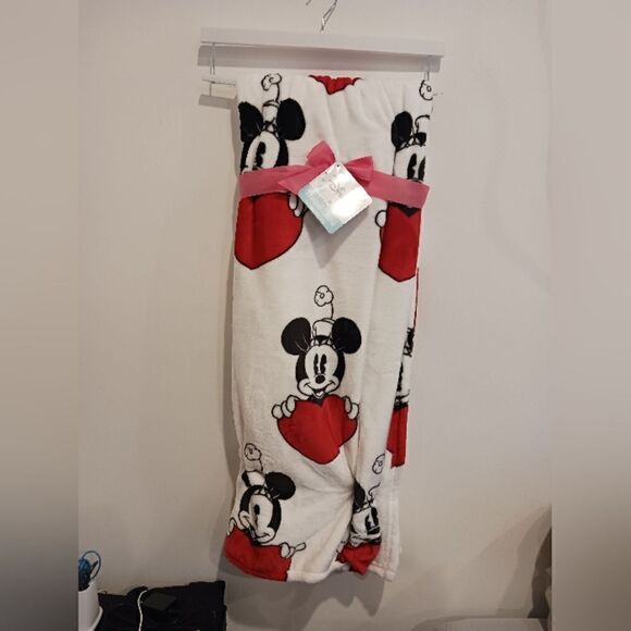 Disneys Mickey Mouse Heart Blanket - Picture 1 of 4